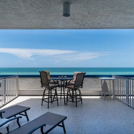 Relaxing Beachfront Stay At The Apollo